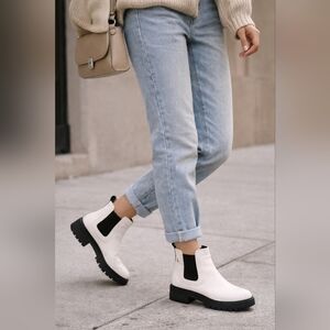 Luxe Comfort White Lug Sole Chelsea Boots Chunky Platform Ankle Boots Size 8